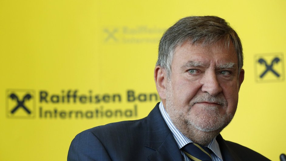 f Raiffeisen Bank International Herbert Stepic nabdl svou rezignaci.