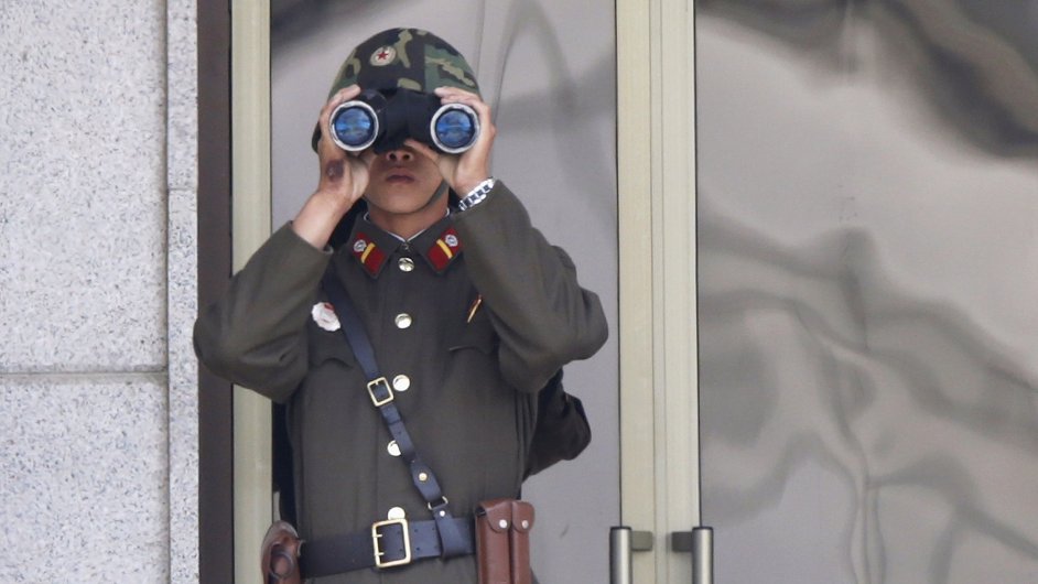 Severokorejsk vojk v Panmundonu, ilustran foto
