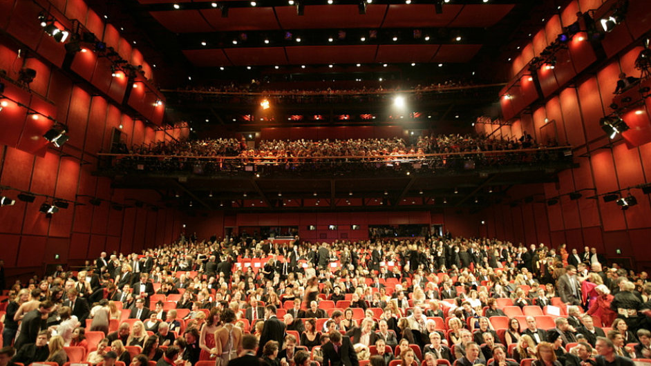 Hlavn projekce festivalu se odehrvaj ve velk budov kina Berlinale Palast.