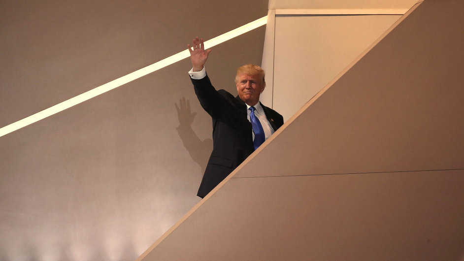Donald Trump na republiknskm sjezdu zapojil do sv prezidentsk kampan i svoji manelku Melanii.