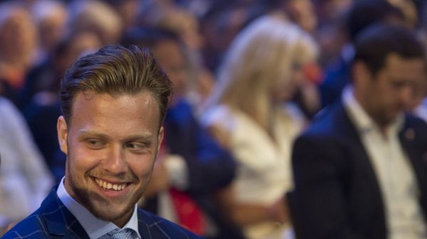 David Pastr�&aacute;k na slavnostn&iacute;m vyhl&aacute;&scaron;en&iacute; ankety Zlat&aacute; hokejka o nejlep&scaron;&iacute;ho �esk&eacute;ho hr&aacute;�e sezony.