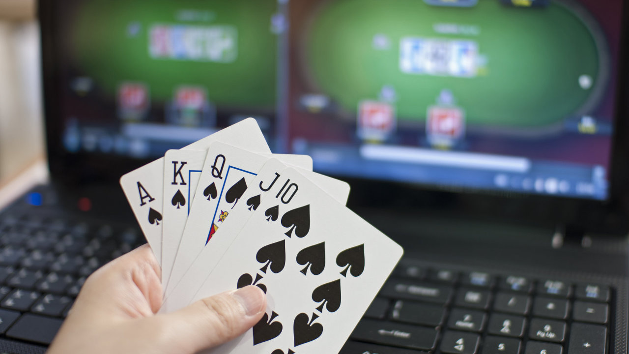 Obliba on-line pokeru klesá. Ilustraèní foto