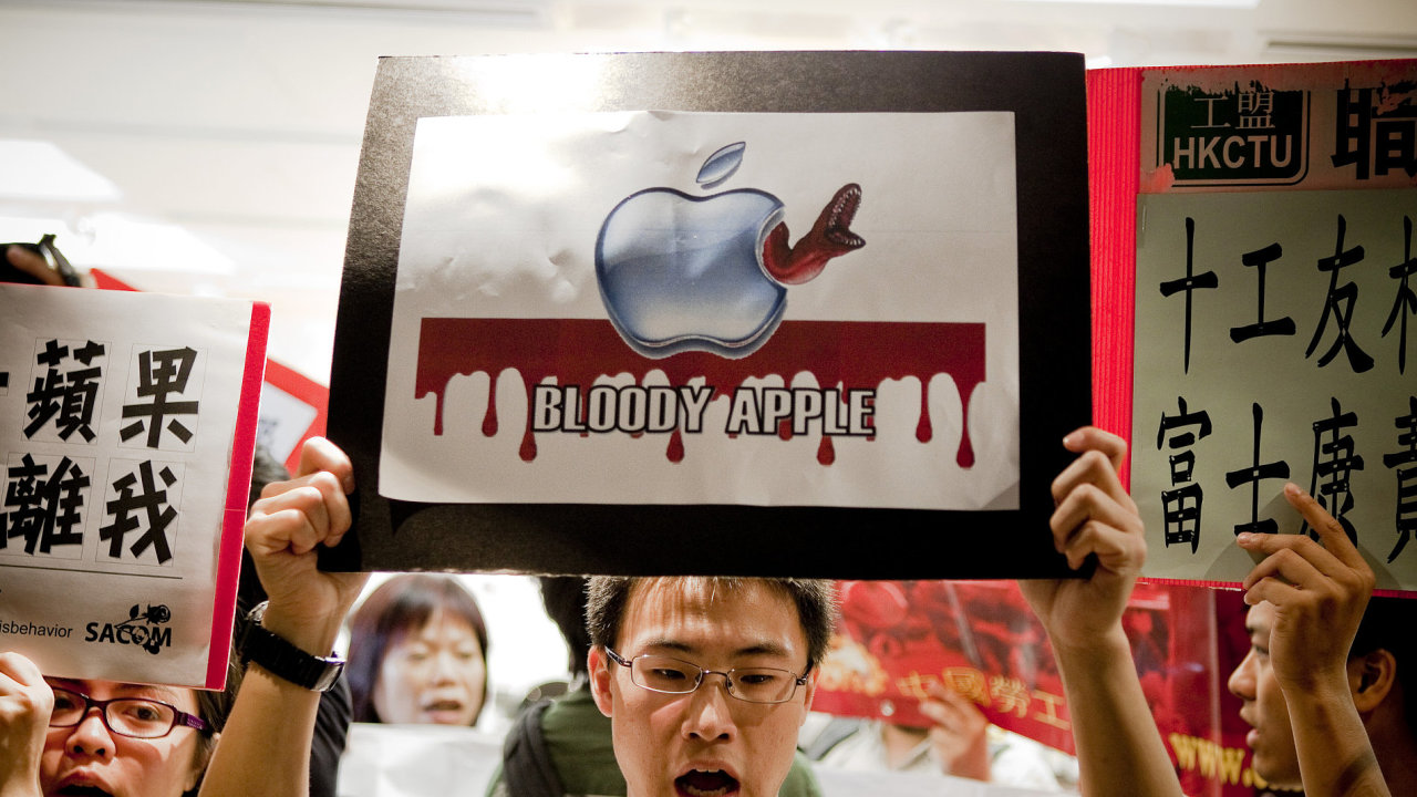 V roce 2010 blokovali demonstranti brny firmy Apple ve snaze donutit ji k ukonen spoluprce s dodavatelem Foxconn.
