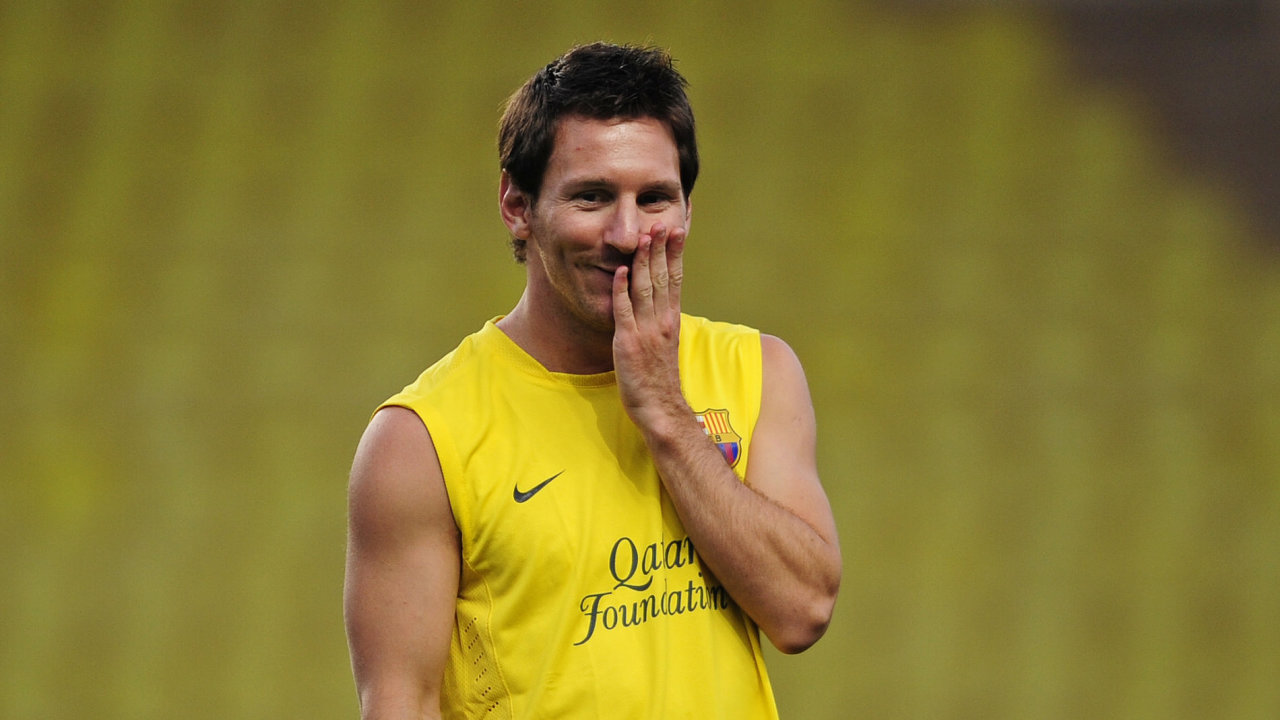 Lionel Messi i dal hri si pr na npis Quatar Foundation na dresech a obleen nemohou zvyknout.
