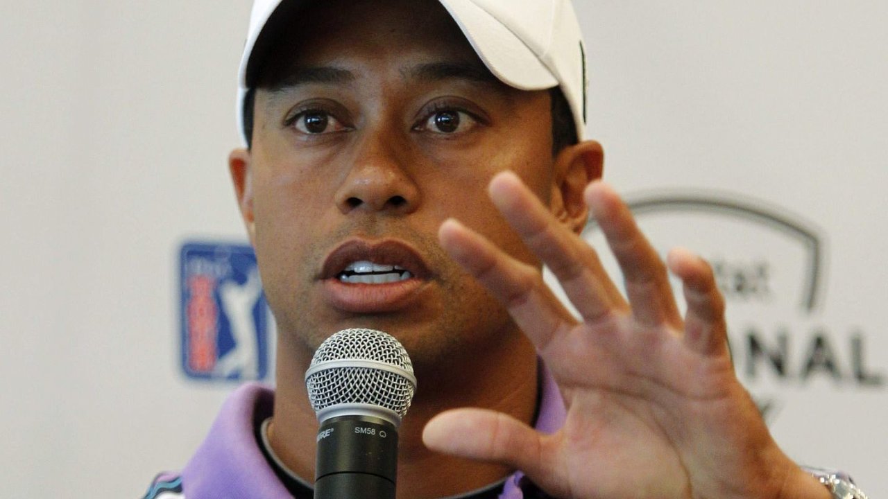 Tiger Woods se rozeel s firmou IMG