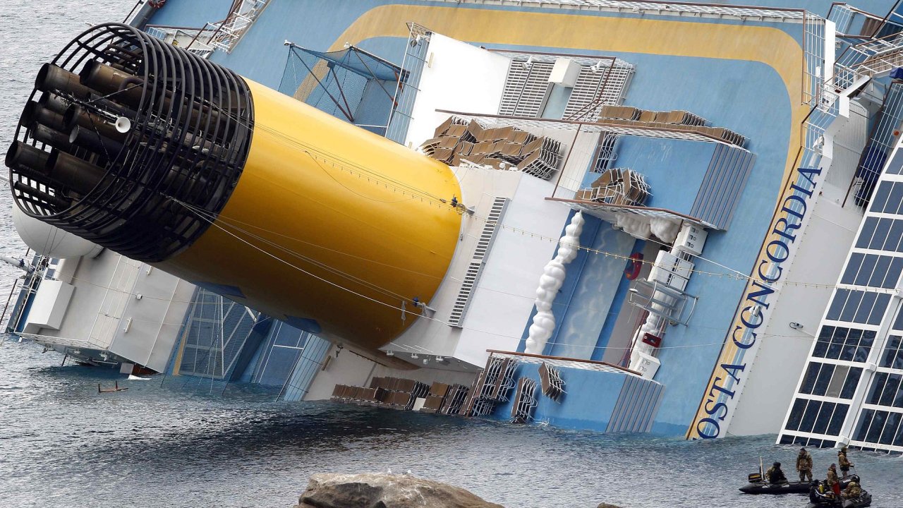 Vrak potopen lodi Costa Concordia.