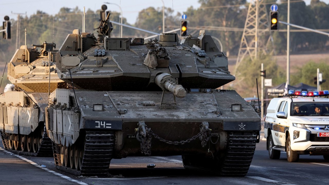 Izraelsk tank u hranic s Gazou.