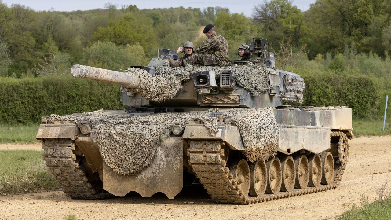 Tanky Leopard 2 Nmecku chyb, velkou st jich darovalo Ukrajin.