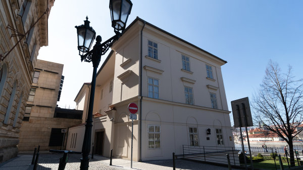 Na prodej je nejluxusnější hotel v Česku. Hostil Madonnu, státníky nebo německou fotbalovou reprezentaci