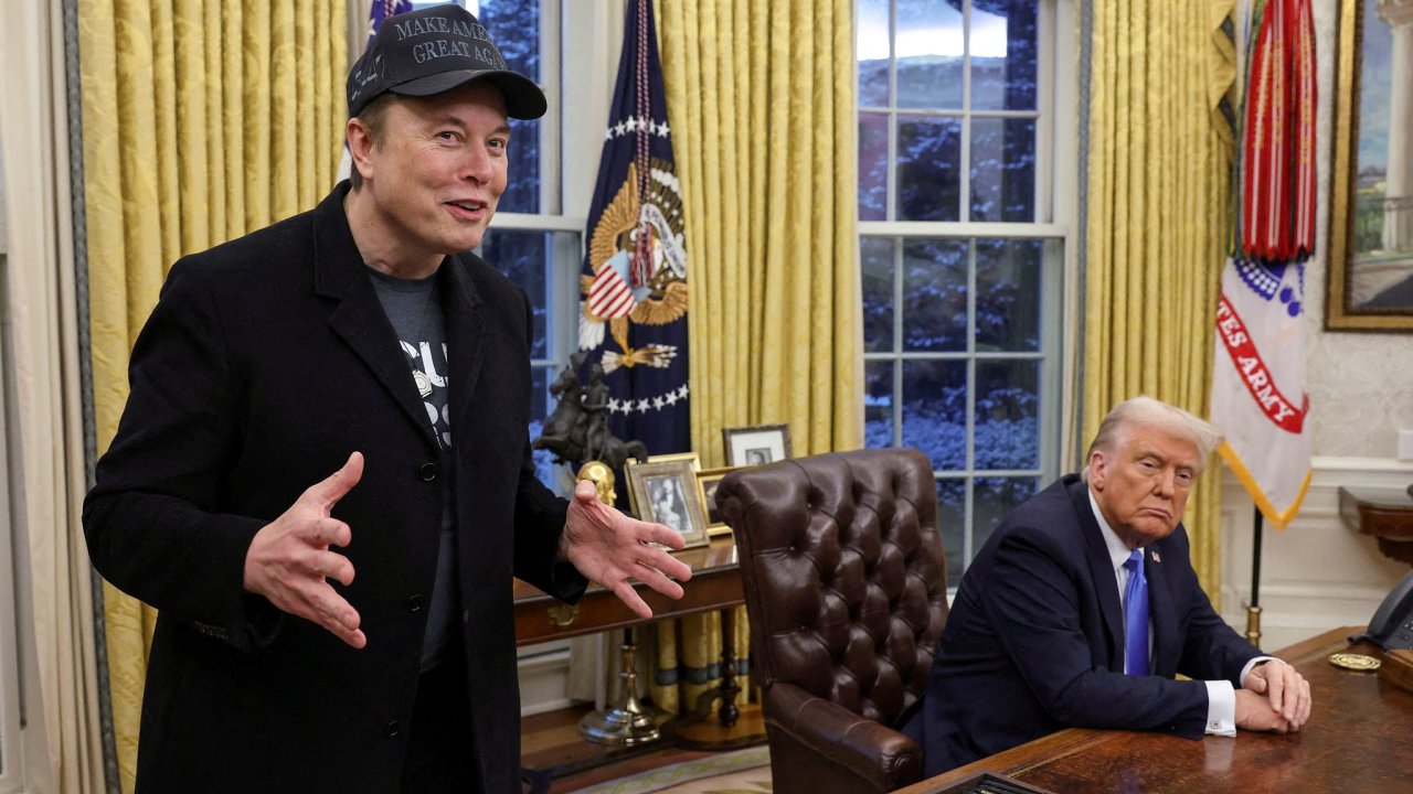 Velc spojenci Elon Musk a Donald Trump se pustili do ukrajinskho prezidenta Volodymyra Zelenskho. Zpochybovali napklad jeho legitimitu.