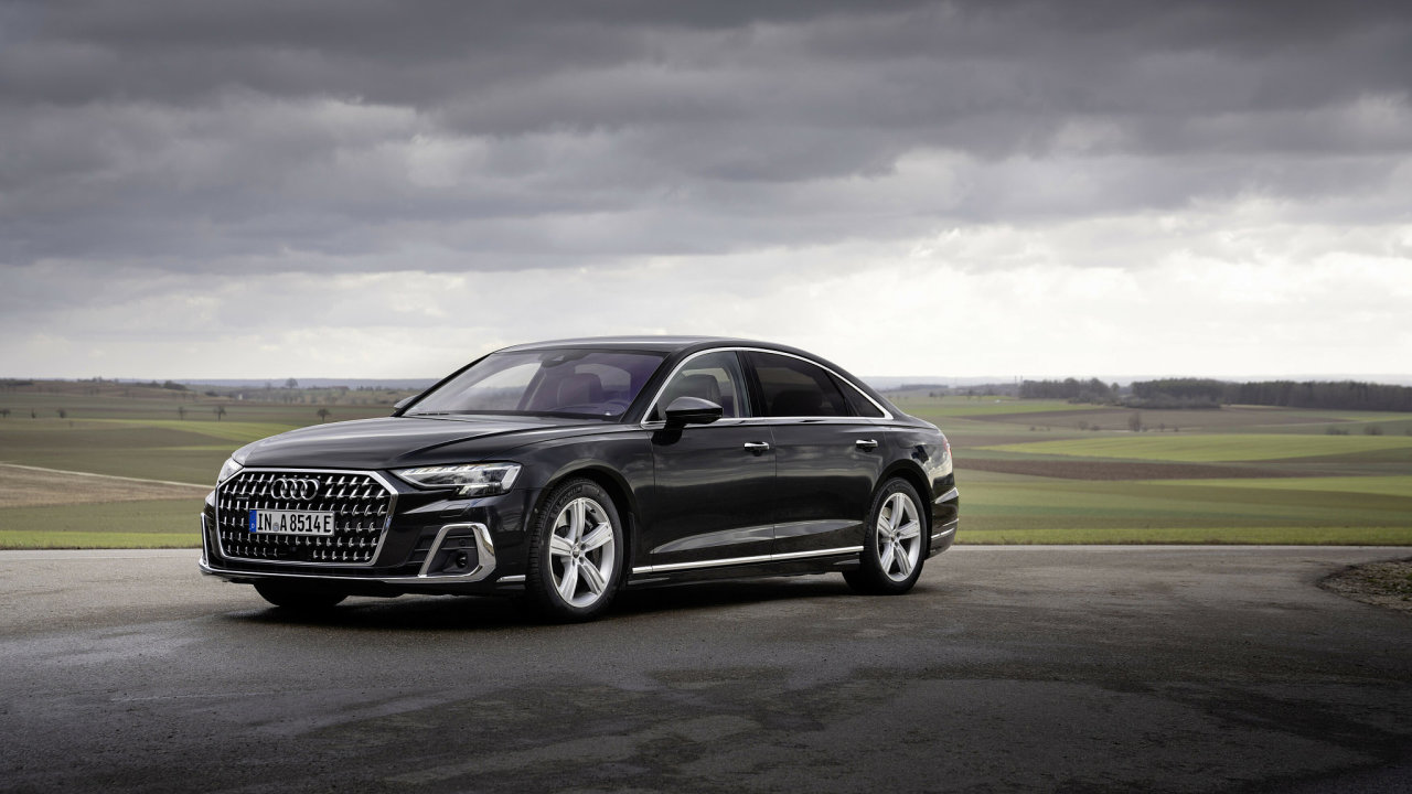 Souasn Audi A8L u je na sklonku ivotnho cyklu. Dv auta si podilo ministerstvo obrany, m v nich vozit pedevm VIP zahranin nvtvy.