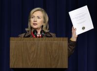 Hillary Clintonov pedstavuje strategii pro kyberporstor