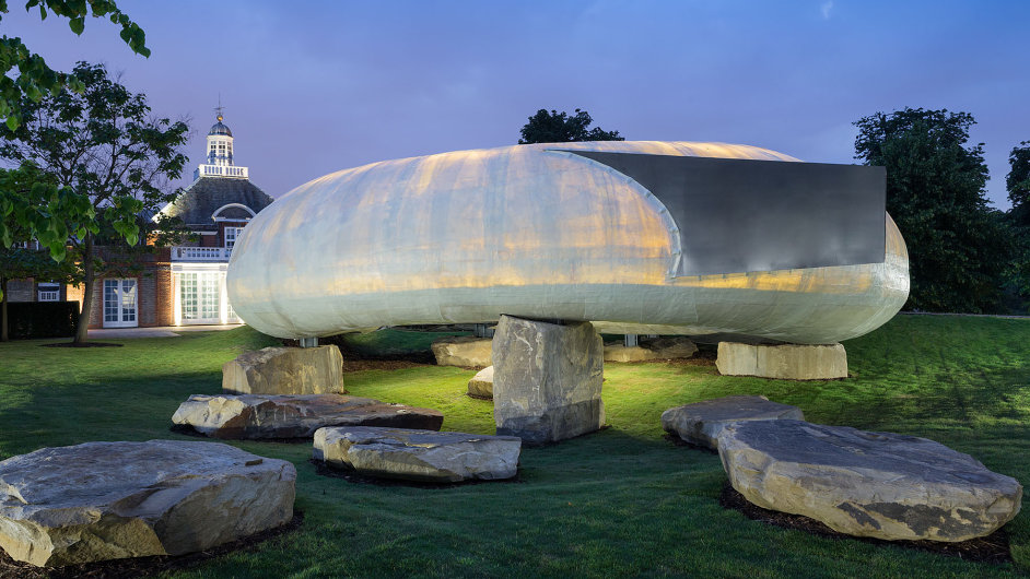 Letn pavilon galerie Serpentine pro rok 2014 od chilskho architekta Smiljana Radie