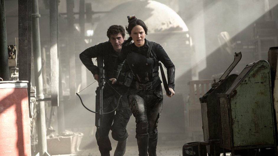 Katniss Everdeen (Jennifer Lawrenceov) je do hry poslna s 