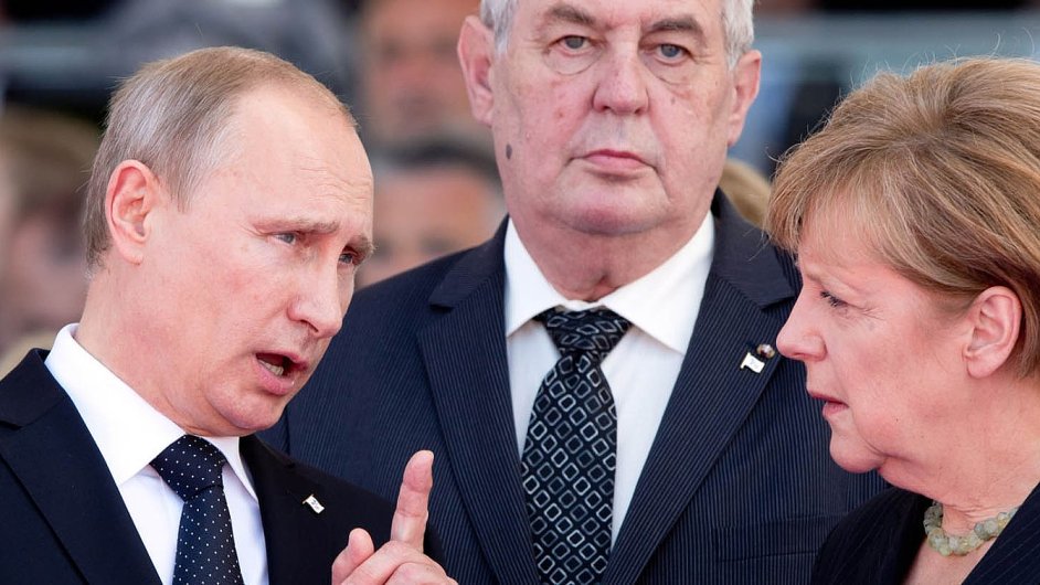 Zeman s Putinem a Merkelovou v Normandii