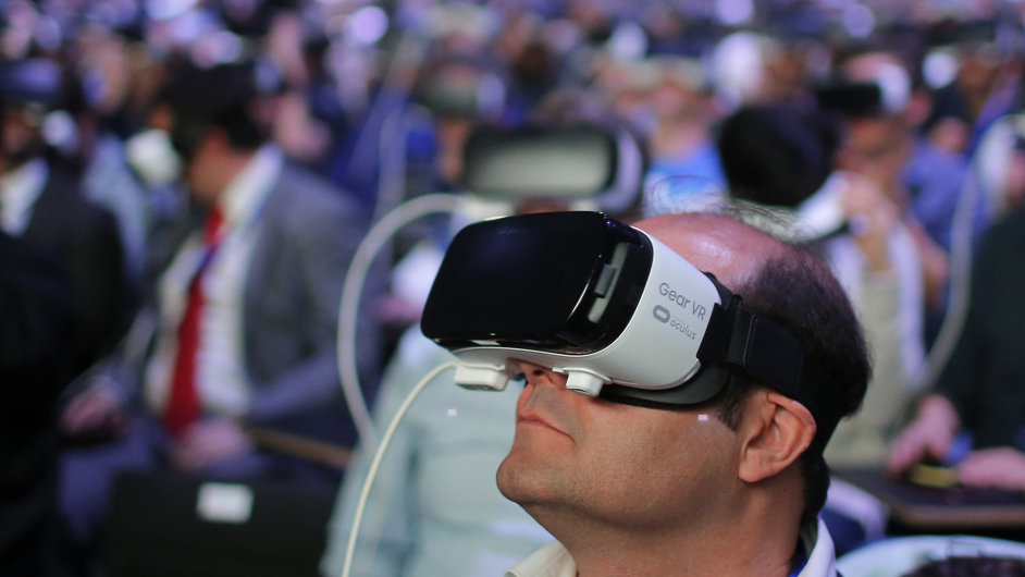 Virtuln realita Samsung Gear VR na veletrhu MWC 2016 v Barcelon