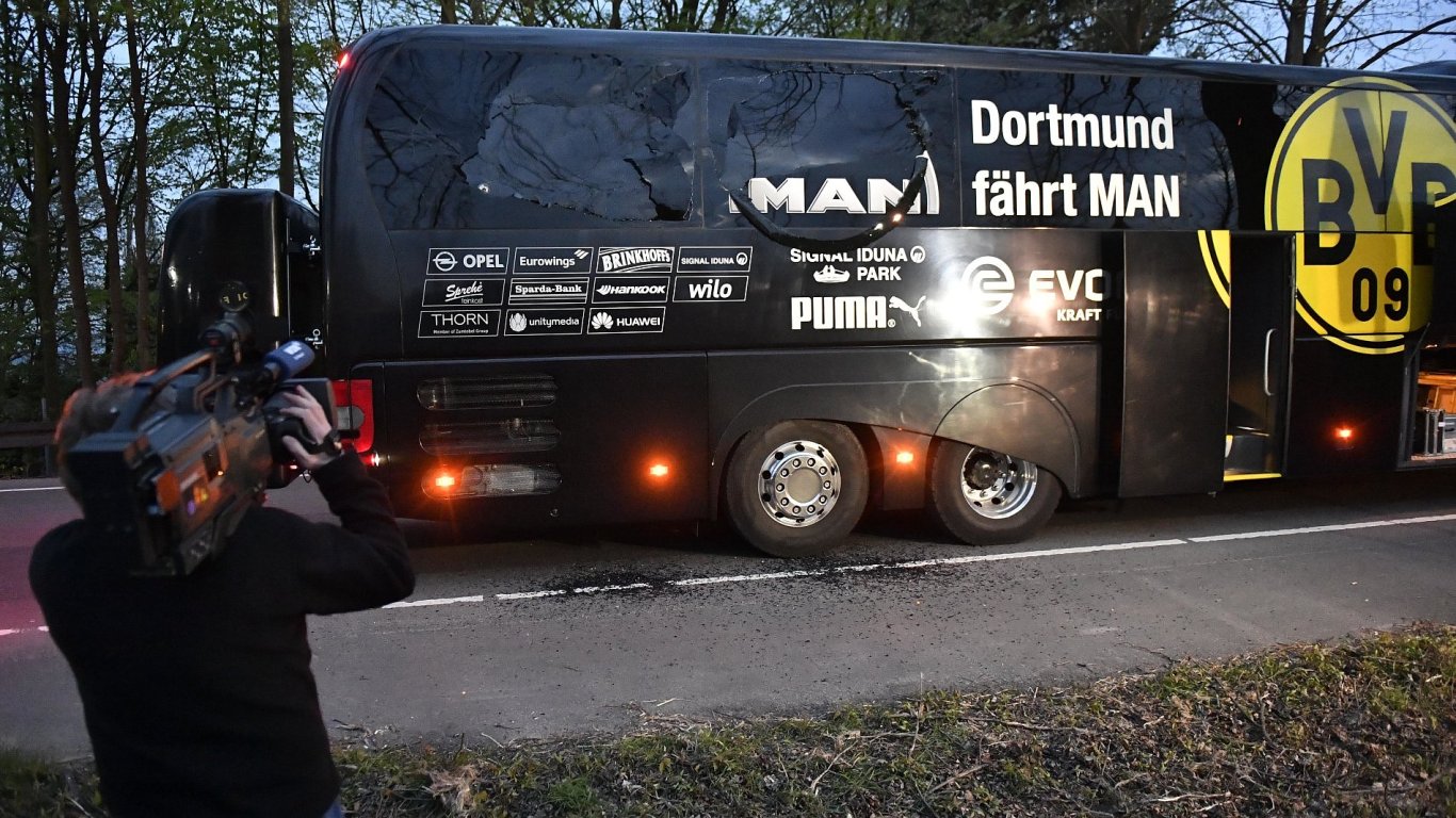 Autobus fotbalist Borussie Dortmund pokodily exploze.