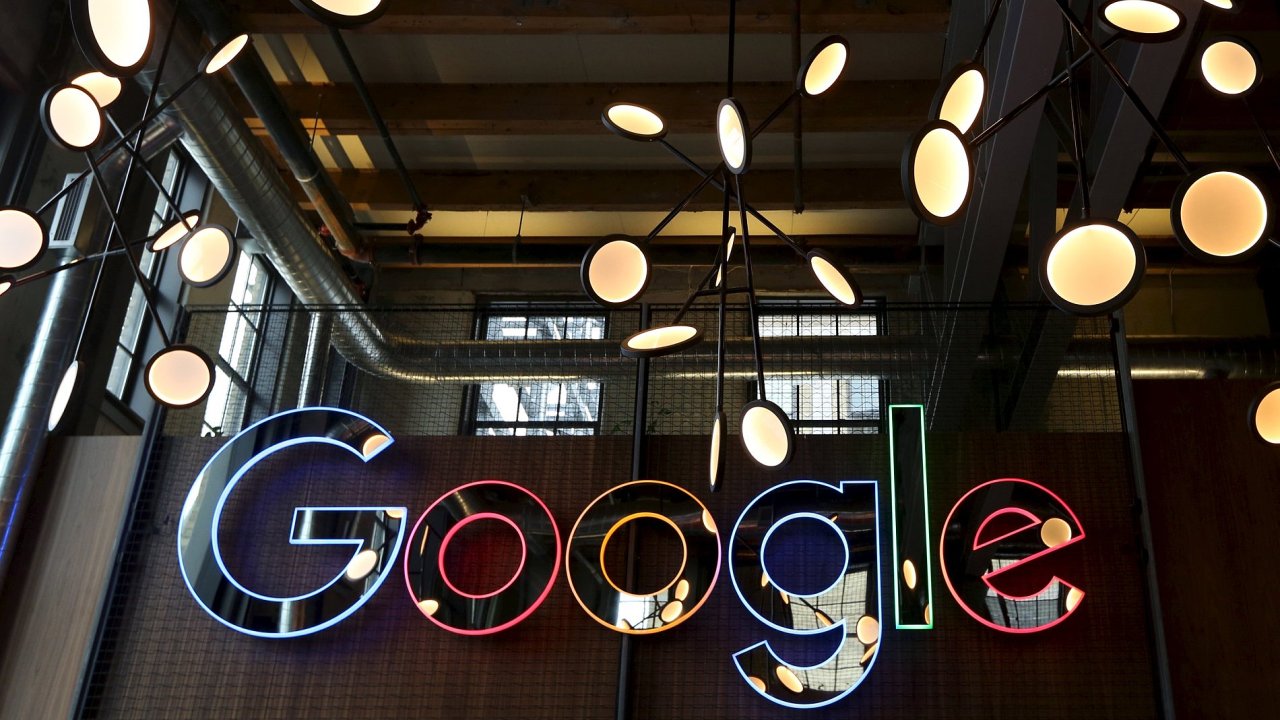 Spolenost Google bude muset ve Velk Britnii doplatit 130 milion liber na danch.