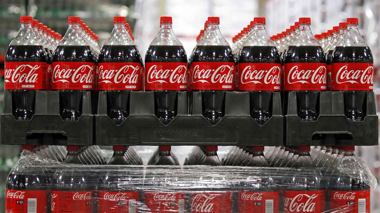 Coca-Cola v prvnm tvrtlet roku utrila 10,7 miliardy dolar.