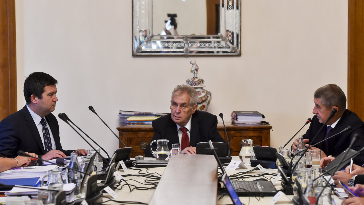 Prezident Milo Zeman (uprosted) se zastnil jednn vldy 19. z 2018 v Praze.