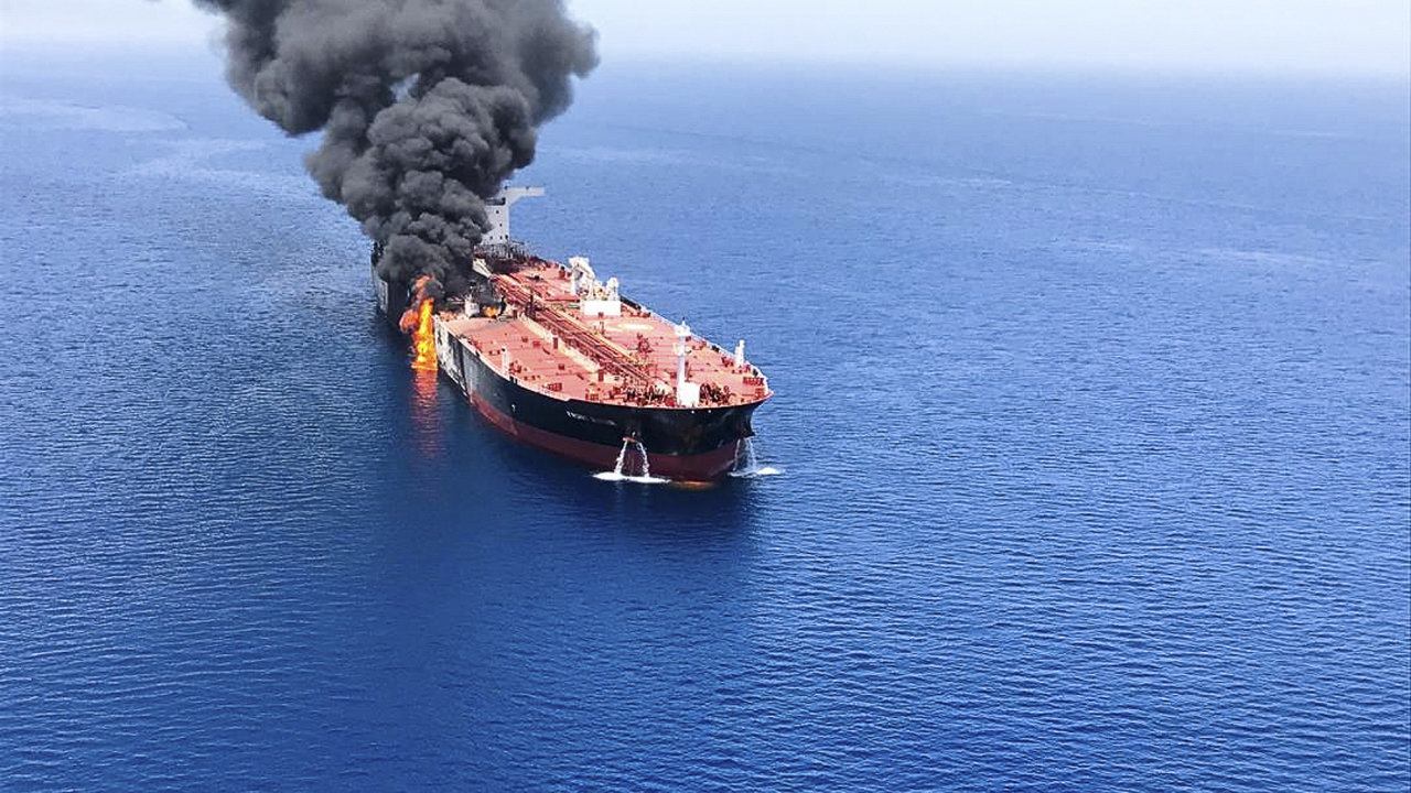 Norsk a japonsk tanker vezouc ropn produkty se staly clem zejmho napaden ve tvrtek rno pobl Hormuzskho prlivu.