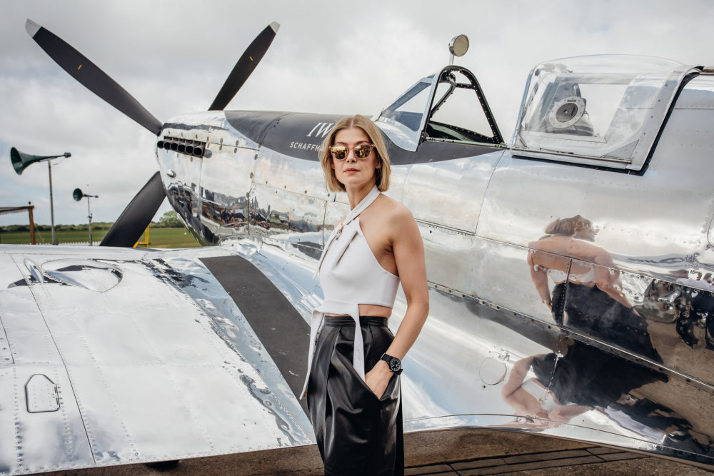 Herečka Rosamunde Pikeová na startu expedice Silver Spitfire - The Longest Flight