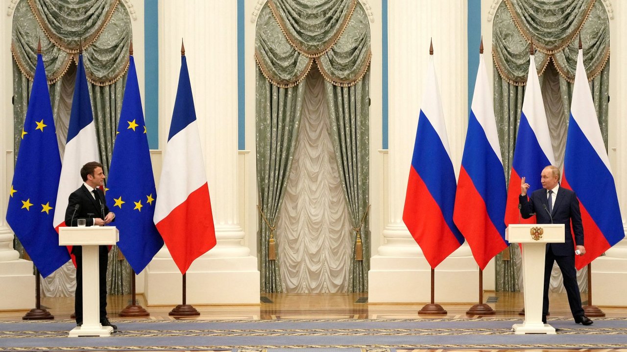 Macron jednal s Putinem o situaci na Ukrajin.