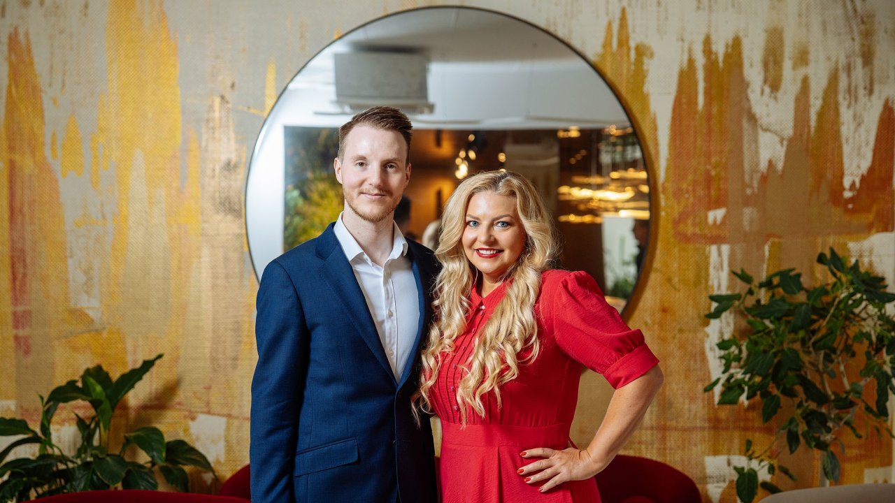 Simona Kijonkov� a investi�n� �editel Jakub ��ek, kter� m� podfond Private &...