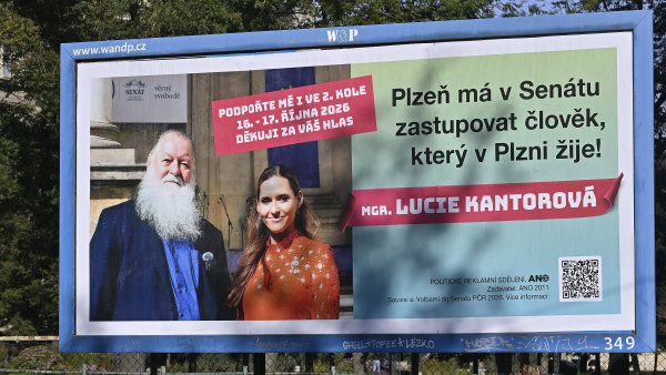 Volební billboard končícího senátora za ODS Lumíra Aschenbrennera s Lucií...