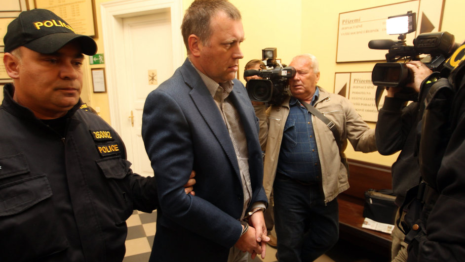 Vladimír Šiška u soudu, který jej poslal do vazby