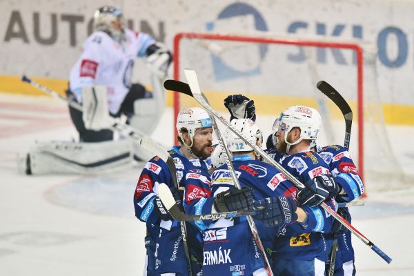 Prvn&iacute; z&aacute;pas fin&aacute;le play off hokejov&eacute; extraligy B&iacute;l&iacute; Tyg�iLiberec - HC Kometa Brno 14. dubna v Liberci.
