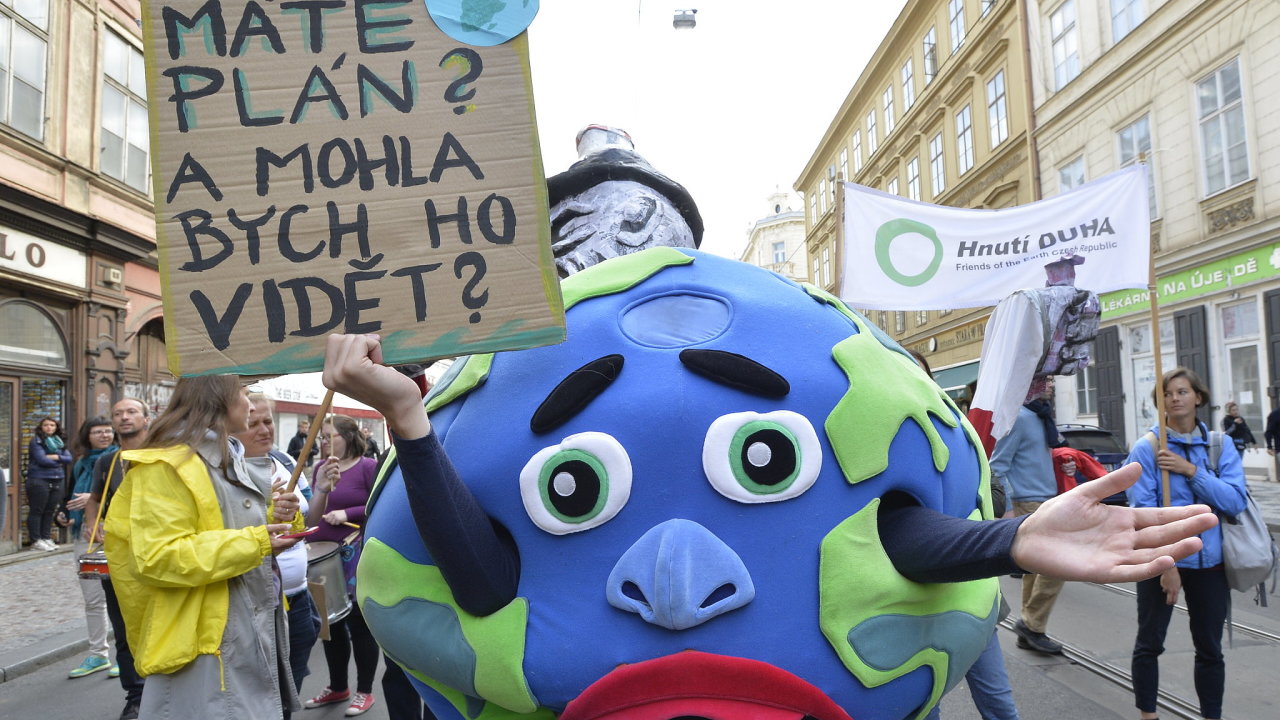 Na Staromstskm nmst se sely stovky demonstrujcch za ochranu klimatu.