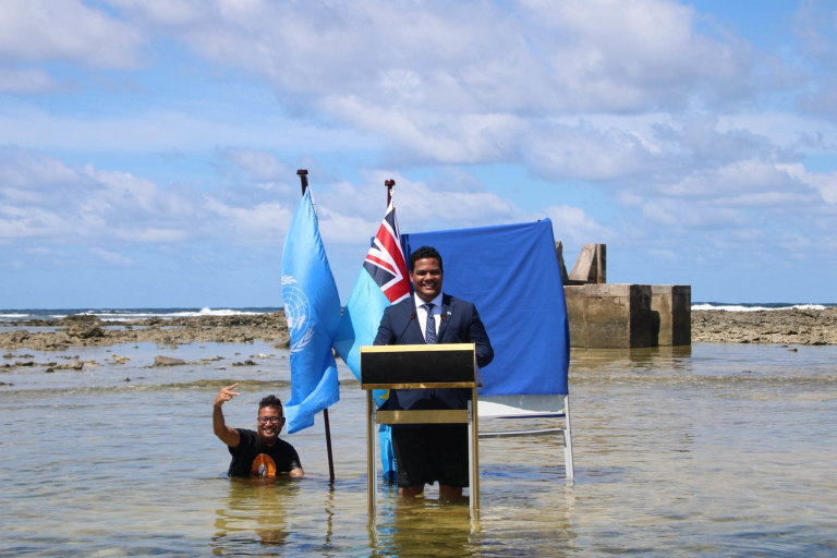 219-Vikend svět, Tuvalu's Minister for Justice