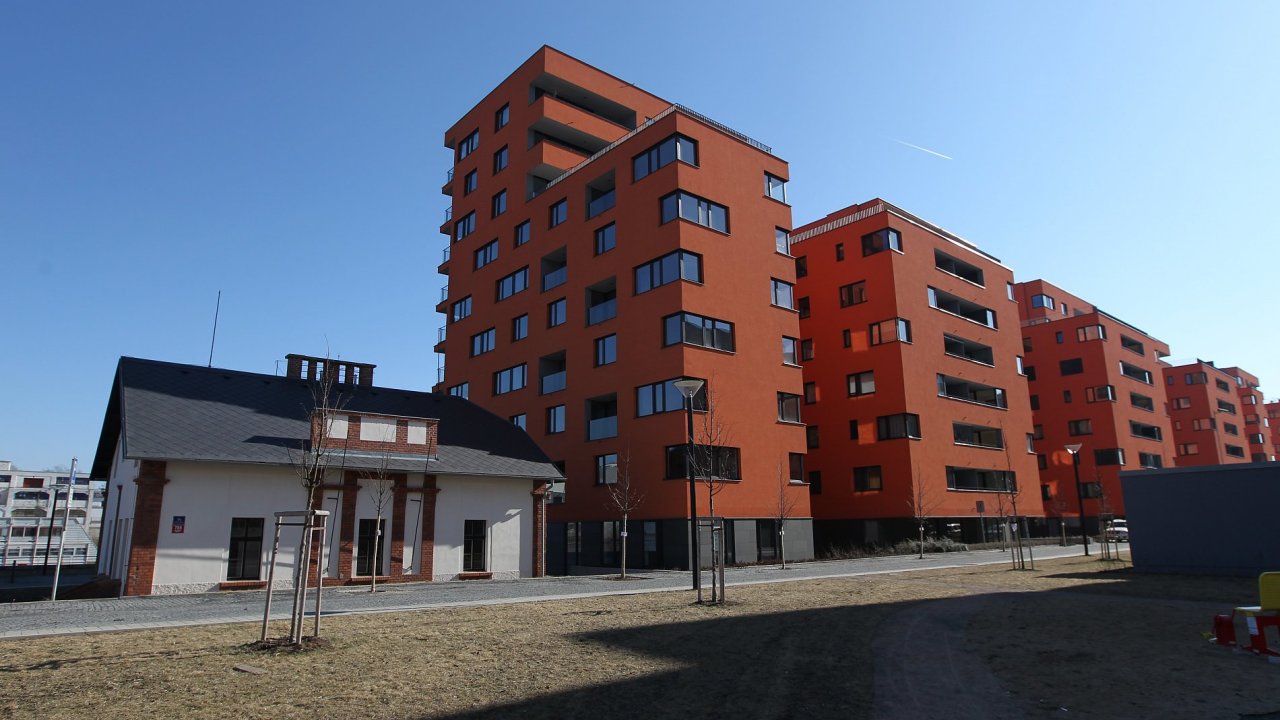 Vdubnu vyhnala obyvatele z bytovho domu vprojektu Prague Marina praskajc ocelov konstrukce.