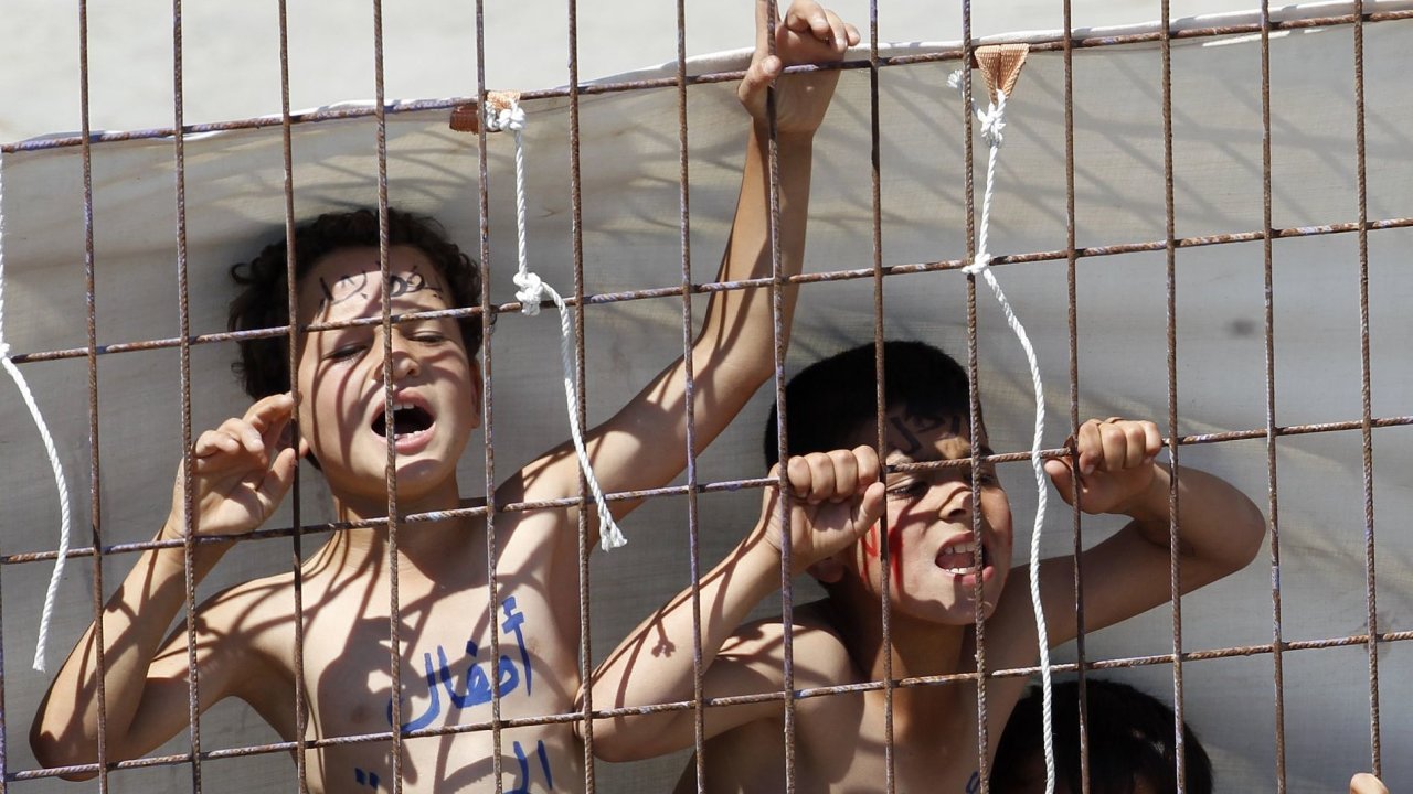 Syrt chlapci v tureckm uprchlickm tboe