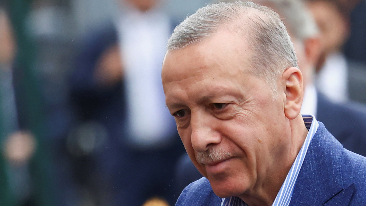 Favoritem druhého kola prezidentských voleb v Turecku je dosavadní prezident Recep Tayyip Erdogan.