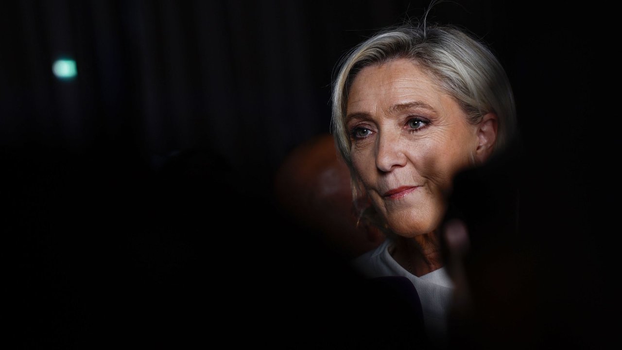 Marine Le Penov, Francie