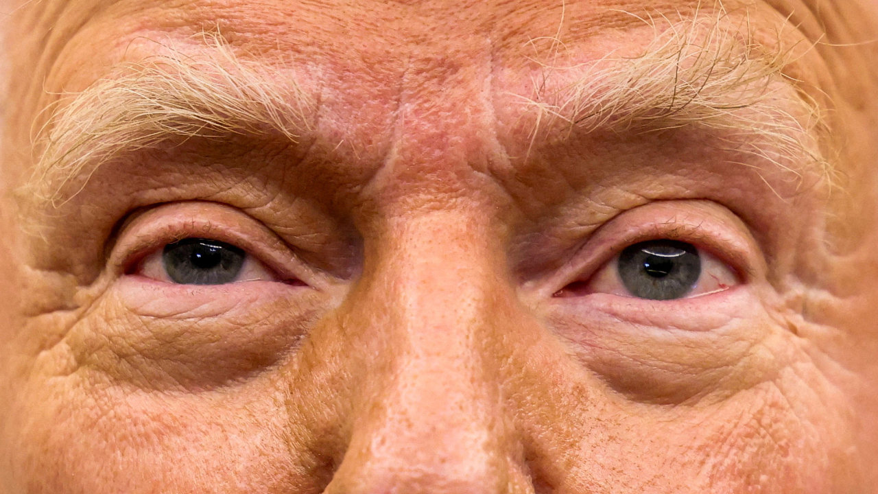 Vem cizincm, kte se astnili prodihdistickch protest, dvme na vdom, e v roce 2025 vs najdeme a deportujeme, oznmil Trump.
