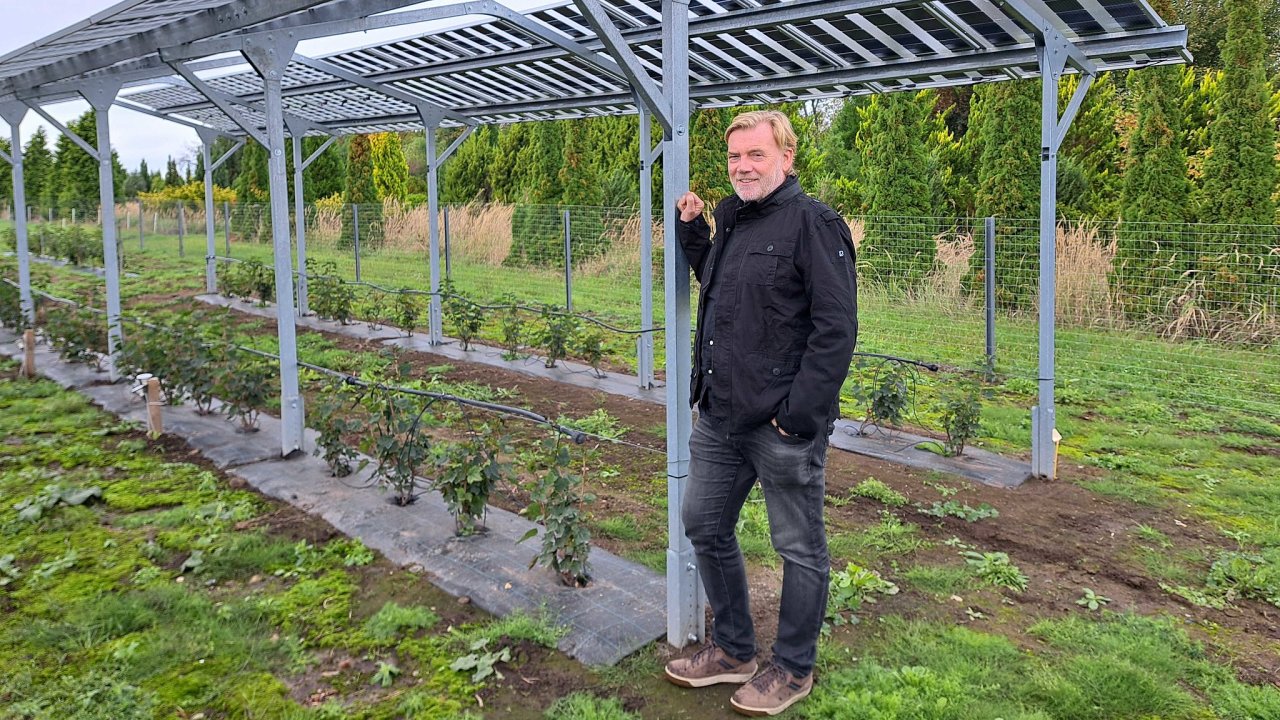 Tom Brdl, majitel spolenosti Bragen vyrbjc konstrukce pro agrovoltaiku.