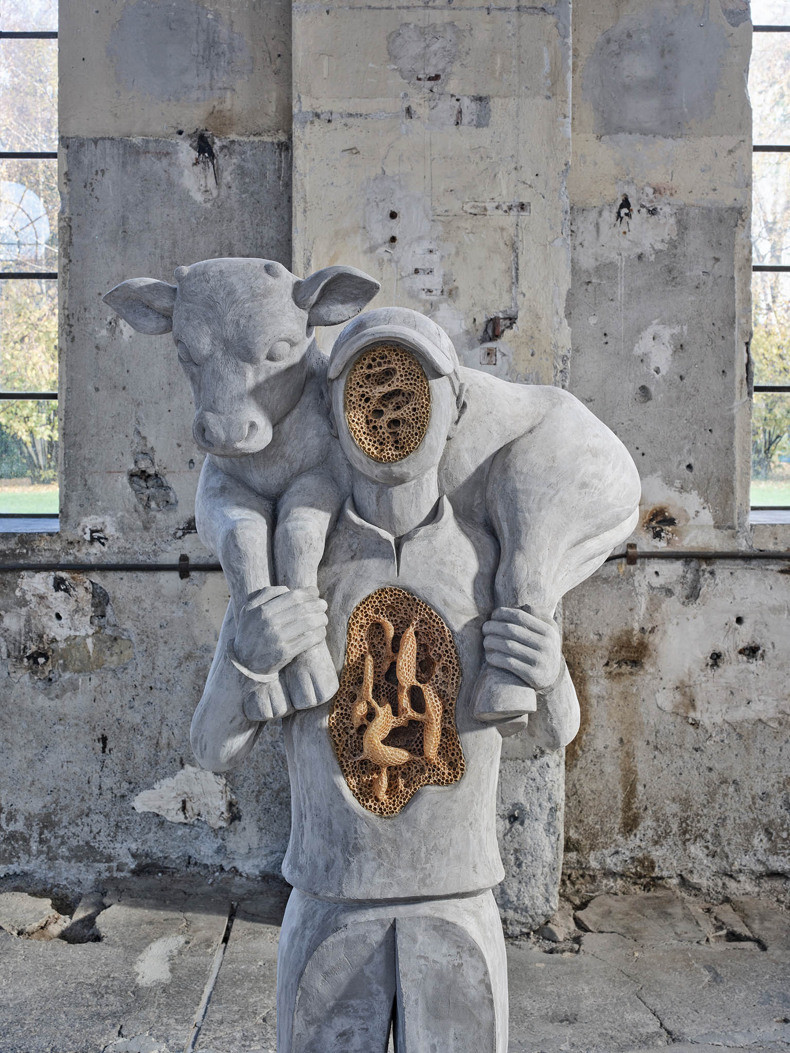 Socha z v�stavy Bucolica by Anna Hula�ov� v rakousk�m Kunstraum Dornbirn