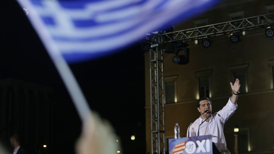 Alexis Tsipras pi projevu na demonstraci v Atnch.