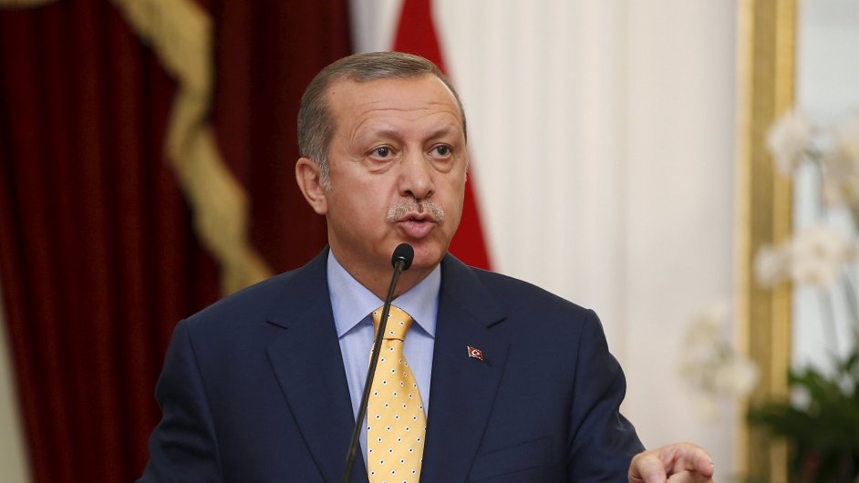 Tureck prezident Recep Tayyip Erdogan vyhlsil v zemi pedasn parlamentn volby.