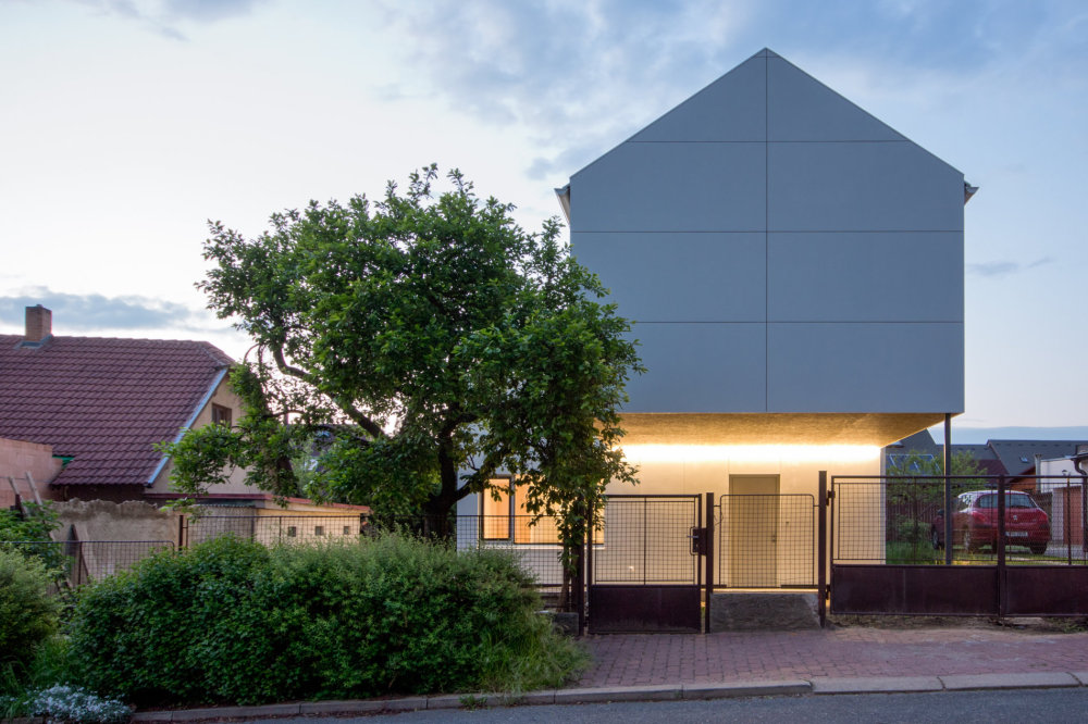 Rodinný dům RD3, Praha–Kolovraty / BY Architects (2012)