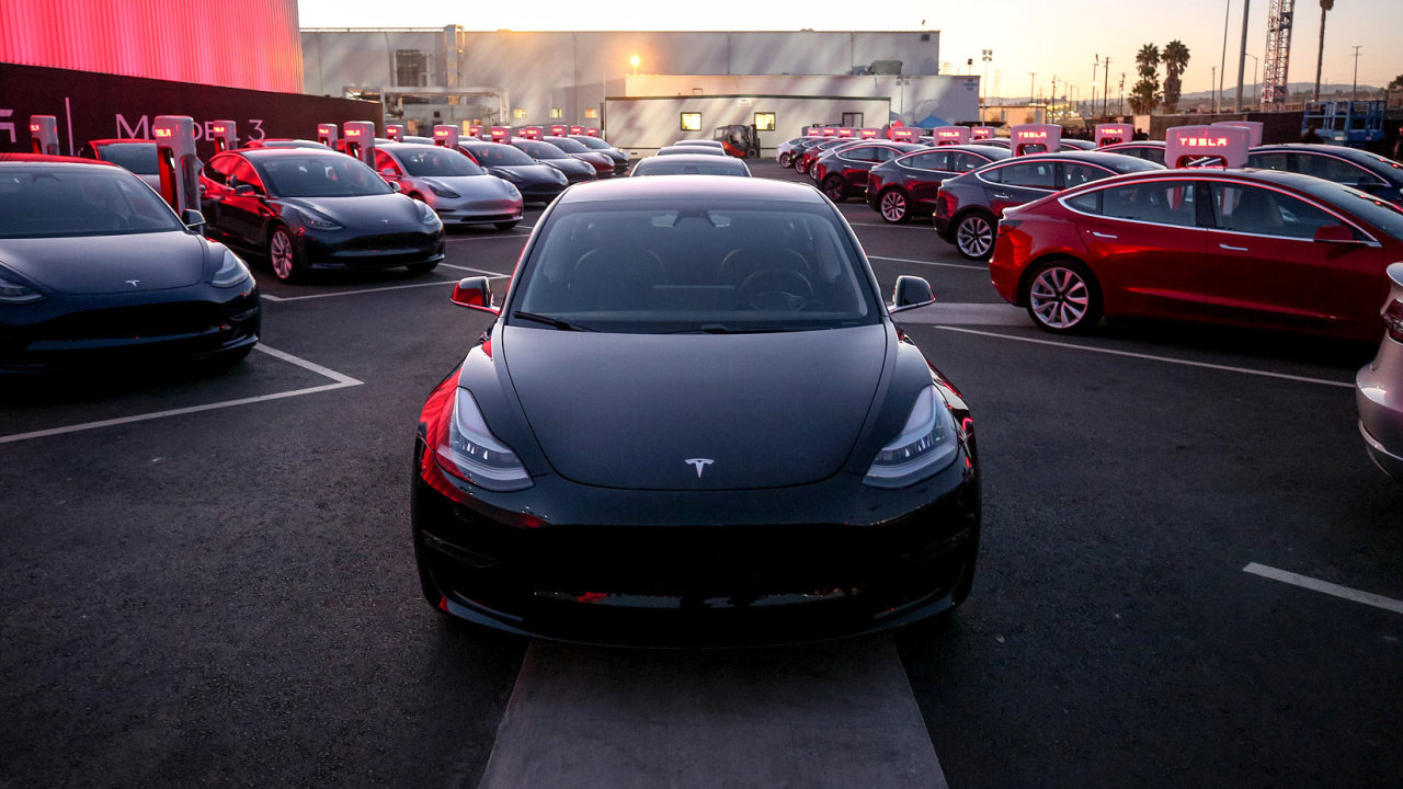 Nov Tesla Model 3 bude stt v pepotu 800 000 korun.