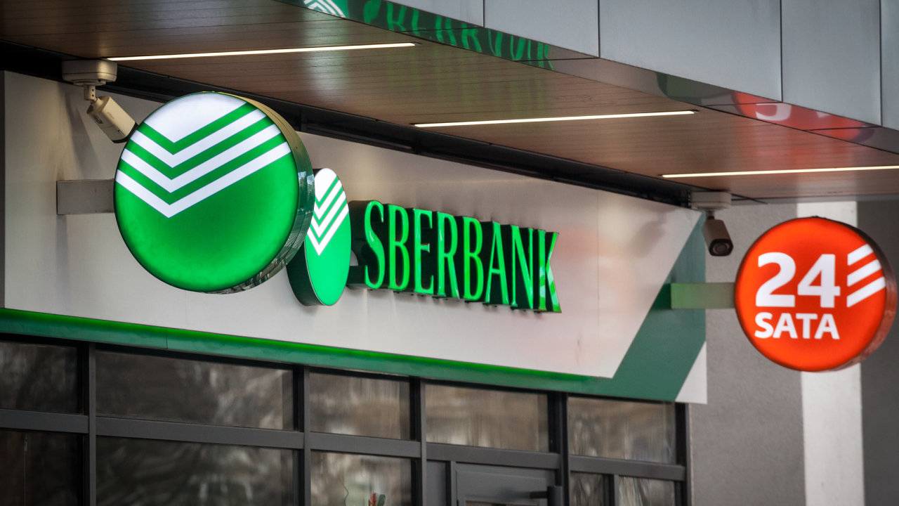 Pokud by nabídky na koupi Sberbank byly nižší a její závazky vùèi klientùm by proto plnì nepokryly, pøišlo by na øadu insolvenèní øízení a rozprodej majetku po èástech..
