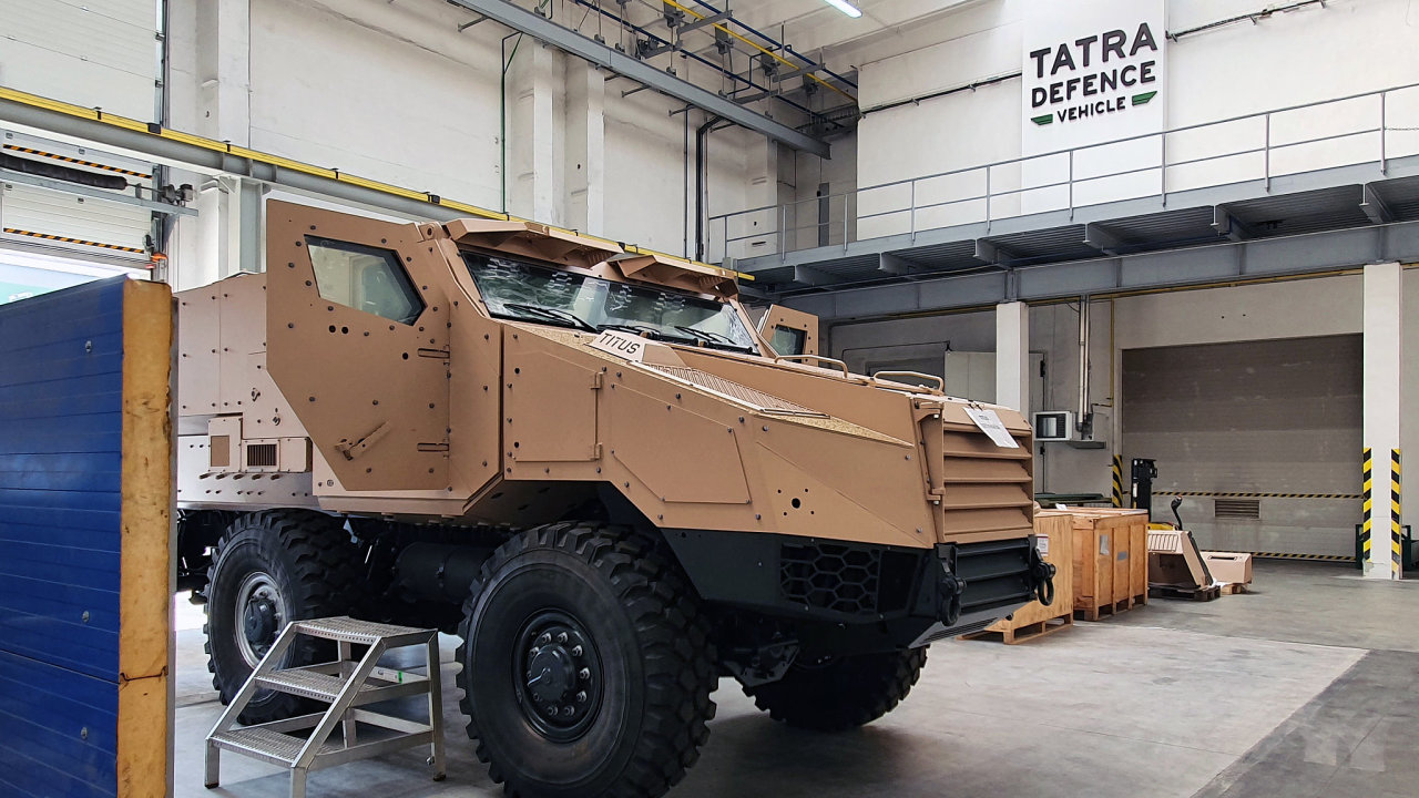 Vrobn hala Tatra Defence Vehicles, sousti Czechoslovak Group, kde se vyrbj i obrnn vozy Titus pro eskou armdu. Foto z roku 2020.
