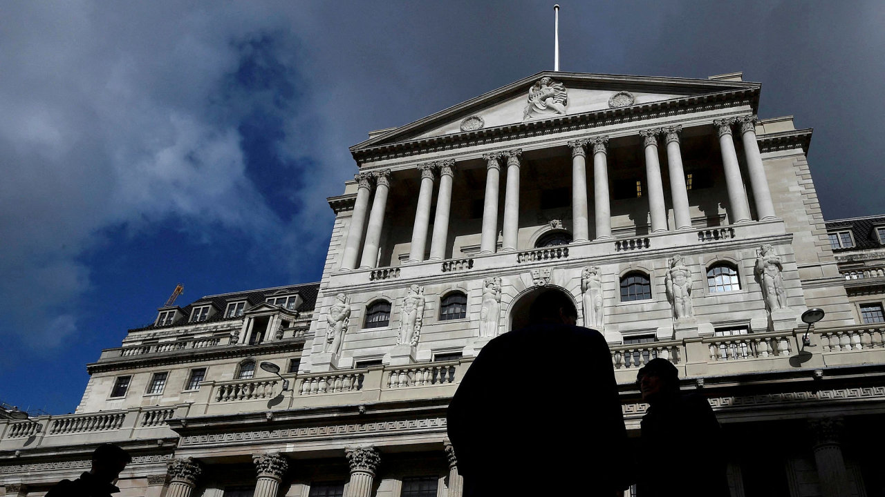 Britská centrální banka zaèala skupovat státní dluhopisy.