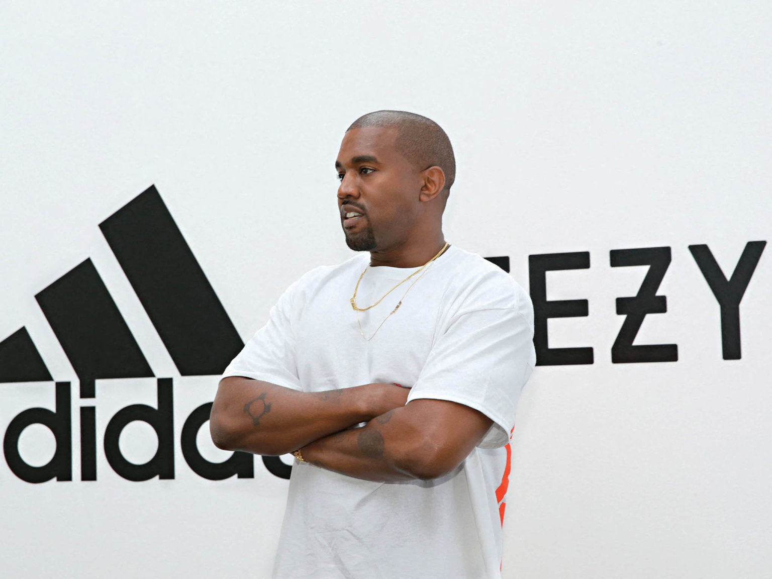 Adidas a další firmy ukonèily spolupráci s raperem Kanyem Westem kvùli jeho nenávistným poznámkám.