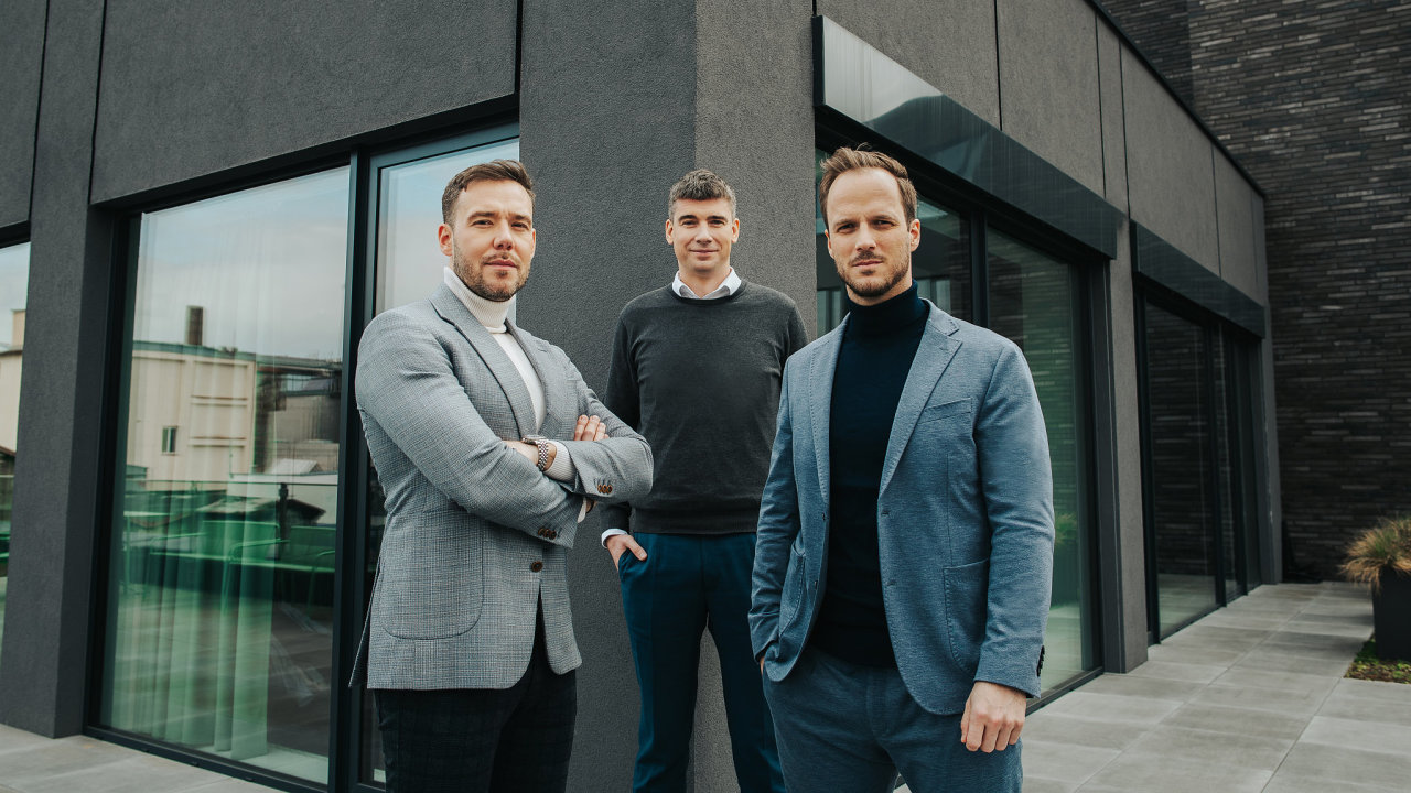 Pavel Svore, Petr Kratochvl a Jakub ulta, kte stoj za holdingem EAG. Do nho pat mimo jin i sluba Cebia i online platforma Carvago.