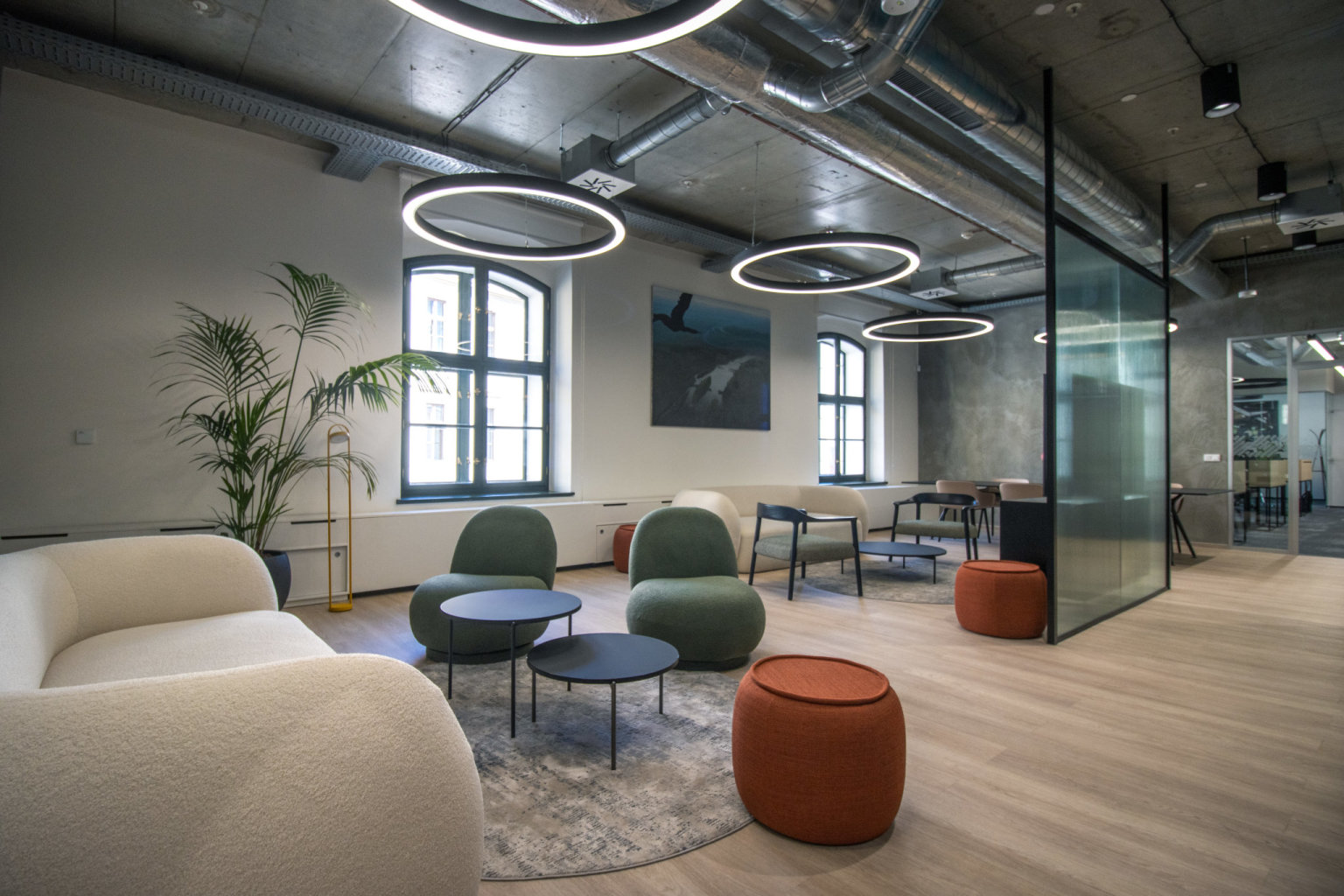 P��klad realizace interi�ru kancel��� navr�en�ho s vyu�it�m workplace consultancy.